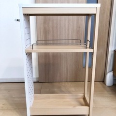 キャスター付きスリム収納ラック（ホワイト色）の画像