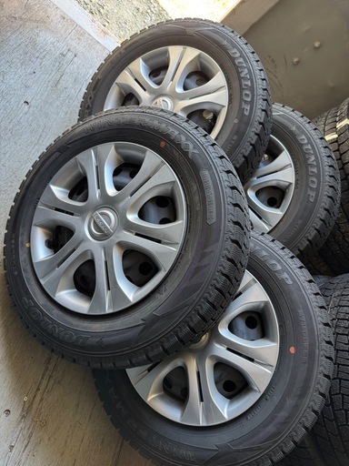 185/70R14 ニッサン純正スチール ノート ダンロップ ウィンターマックス