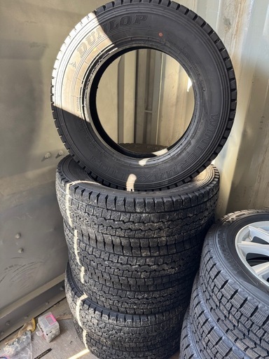 引き取り限定215/70R17.5 118/116L LT スタッドレス