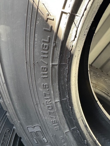 引き取り限定215/70R17.5 118/116L LT スタッドレス