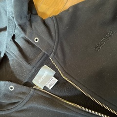 アシックスタイガー　パーカー　黒
の画像
