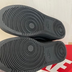 【新品】ナイキのコートバーロウの画像