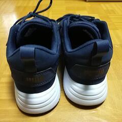 PUMAスニーカー　26.5センチ　紺色の画像