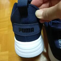 PUMAスニーカー　26.5センチ　紺色の画像