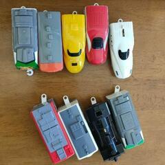電車のおもちゃ色々9車両とトミカのおもちゃ箱のセット　の画像