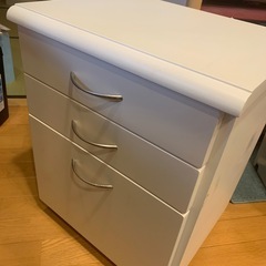 白色三段サイドワゴン