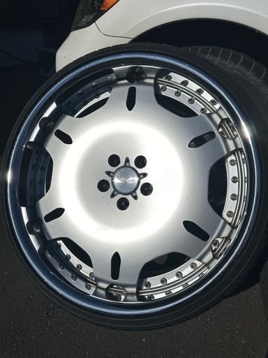 レクサス　LS   BMW用　
アルミホイール　22inc   