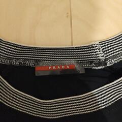 最終値下げ！　PRADAナイロンTシャツ！　黒　背面腰部にチャックポケット付き！の画像