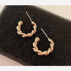 ピアス