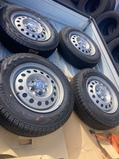 走行極小　スタッドレスタイヤ