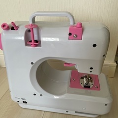 1000円セール　コンパクト電動ミシンの画像