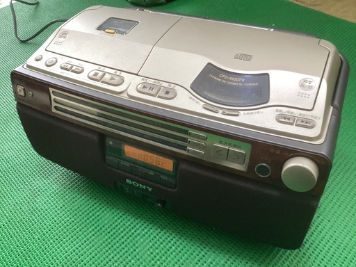 ソニーCDラジカセ　ボタンは日本語で高齢者の方に親切