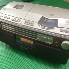 ソニーCDラジカセ　ボタンは日本語で高齢者の方に親切