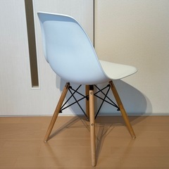 イームズチェア つや消しホワイトの画像