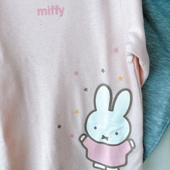 👧130cmGUニットセーター&🐰ྀིミッフィーパジャマset!!中古品の画像