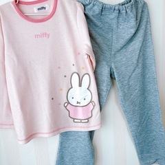 👧130cmGUニットセーター&🐰ྀིミッフィーパジャマset!!中古品の画像