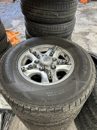 265/70r16100ランクル アルミ付きスタッドレス