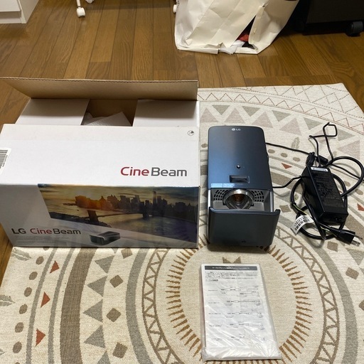 LG 単焦点プロジェクター　Cine Beam
