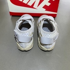 NIKE ベビーシューズ 13.0cm ホワイト 箱付き
の画像
