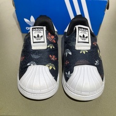 adidas スリッポンシューズ 13.0cm ロゴ柄 箱付きの画像