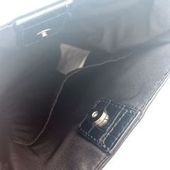 新品 クロコダイル風合成皮革 ショルダーバッグ 黒の画像