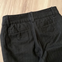 ナチュラルビューティーベーシック XS ピンストライプ ブラックパンツの画像