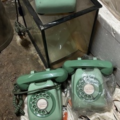 レトロな緑電話　黒電話　アンティークの画像