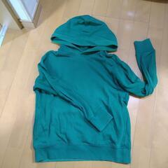 １５０ｻｲｽﾞ　真綠色パーカー　UNIQLO　ポケット有り　の画像