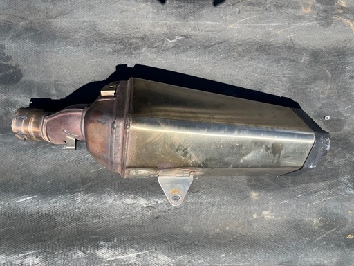 Kawasaki ニンジャH2SX に装着していました。純正　サイレンサー　マフラー