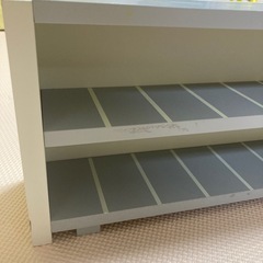 スリーコインズミニカー収納棚の画像