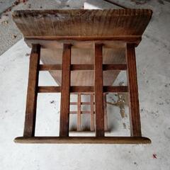 寺子屋机風の桐製ローテーブル　文机　展示台に　幅約９７cm奥行約３３cm　高さ約３１cmの画像