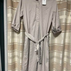 新品 アーバンリサーチ ウエストマーク ワンピース ノーカラー ベージュの画像