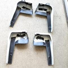 ホンダ　アコード　マッドガード　白