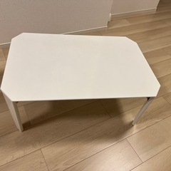 折りたたみテーブルの画像