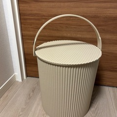 オムニウッティ　　フタ付きバケツの画像