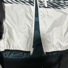 ナイキ　ウィンドブレーカーの画像