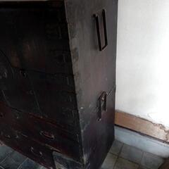 大型桐箪笥１　上部観音開き扉　サイズ約90cm×45.5cm　高さ約111cm　骨董家具の画像