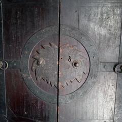 大型桐箪笥１　上部観音開き扉　サイズ約90cm×45.5cm　高さ約111cm　骨董家具の画像