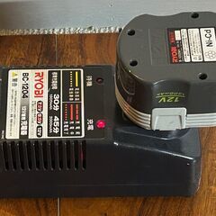 充電式ドライバドリル　電動ドリル　RYOBI　BD-122　電池パック(B-1203M1)Ni-Cd　DC12V 1,300mAh 充電器(BC-1204)　室内使用に故障ジャンクの画像