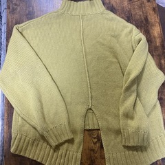 レディース　トップス　くすみ黄色　ニット　長袖
