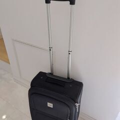 キャリーケース　黒布製