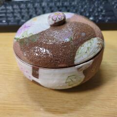 無料です～未使用品　蓋つき陶器製　容器　　直径11センチ高さ5センチ