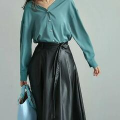 SAISONDEPAPILLON バックVネックシフォンブラウスの画像