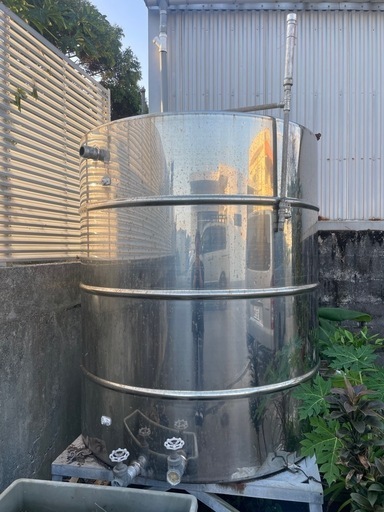 貯水タンク\n