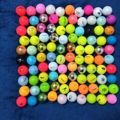 ゴルフ場で目立つ！カラーゴルフボール100個キラキラボールなど