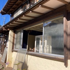 窓4面、網戸付き。