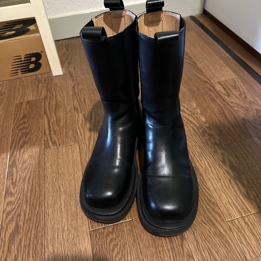 美品ショートブーツ
