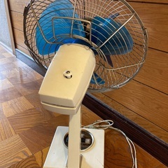 差し上げます、使える年代物の日立製扇風機の画像