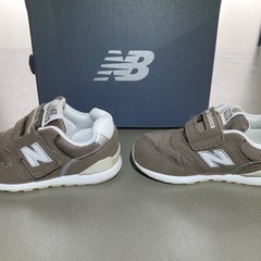 New Balance 996 キッズスニーカー 14.0cm 箱付き
の画像