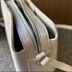 値下げ　Honeys大人可愛い　オフホワイト　ショルダーバッグの画像